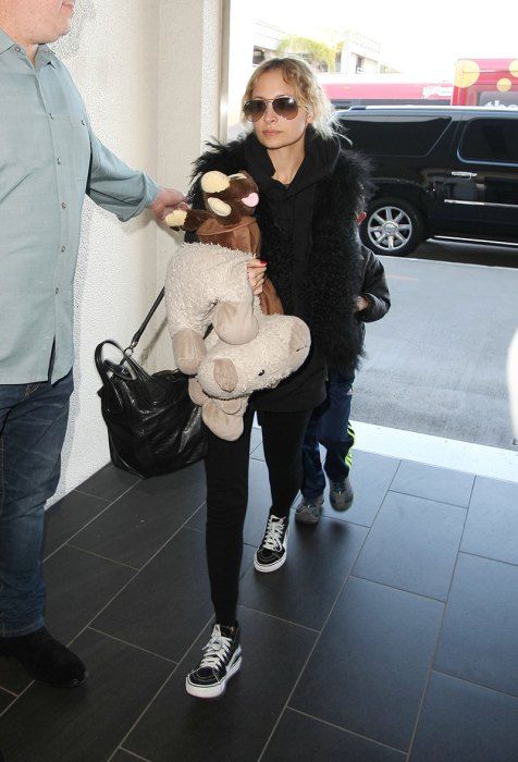 nicole richie joel madden fighting 02