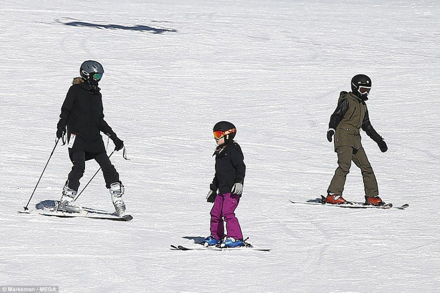 3BC8A1D900000578 4082186 image a 83 1483380222639