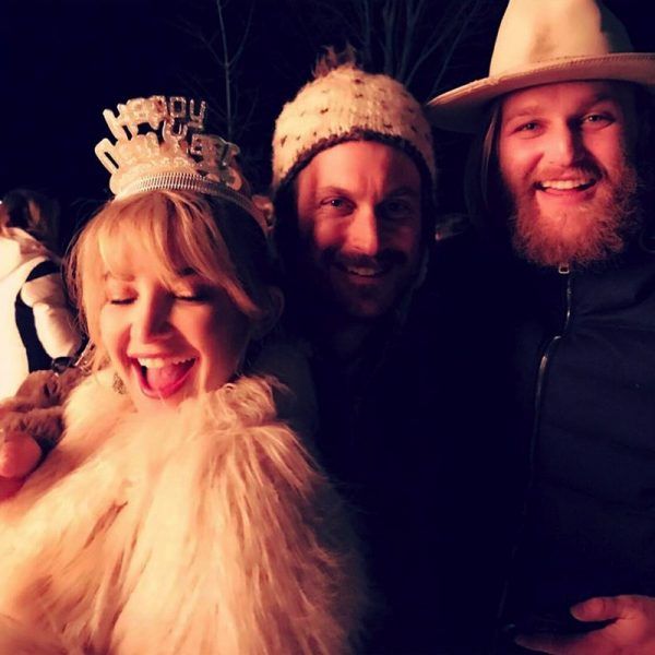 kate hudson new years eve 600x600