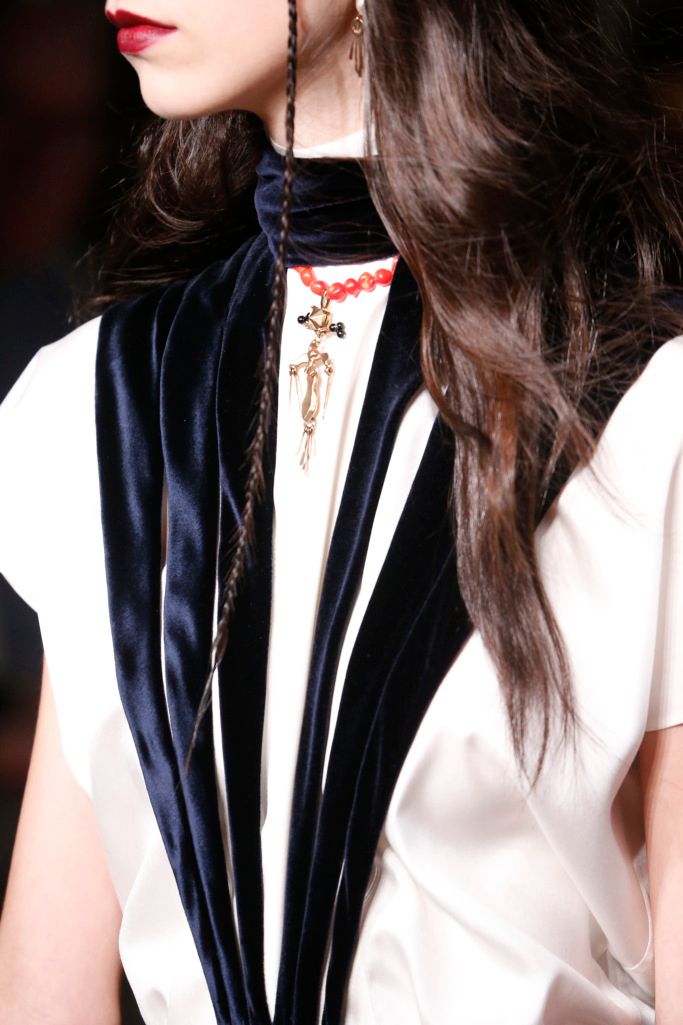 details at valentino rtw fall 2017 collection paris fashion week pfw ss17 077