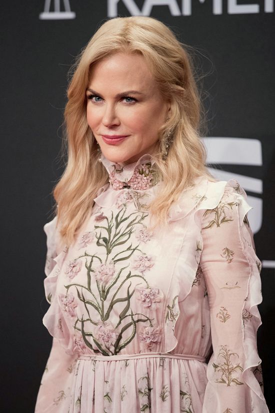 Nicole Kidman Goldene Kamera Awards 2017 Red Carpet Fashion Giambattista Valli Couture Tom Lorenzo Site 3