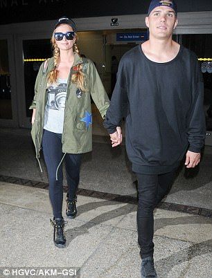 3E51E91C00000578 0 image a 81 1489641186142