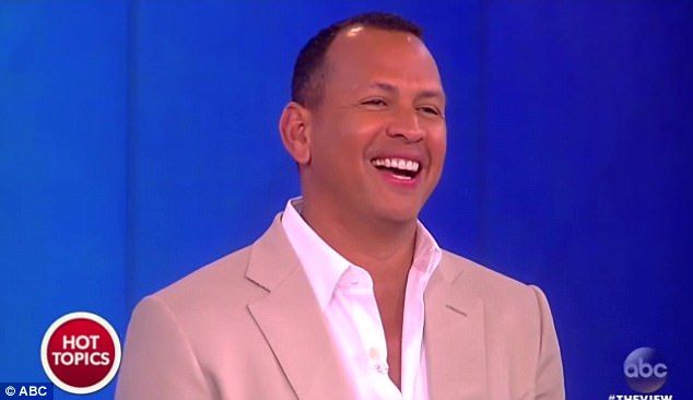 3ED0CF3100000578 4368854 That s the look of happiness The smitten star who served as a co a 8 1490980739412