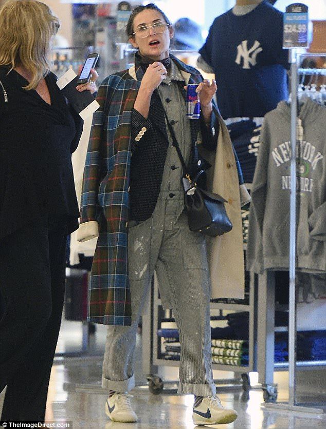 3F563FDA00000578 4420244 image m 107 1492486784191