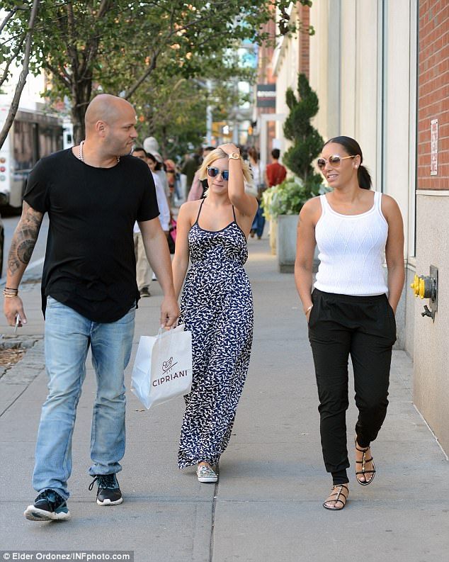 3EF7F52A00000578 4404930 image a 48 1492765173496