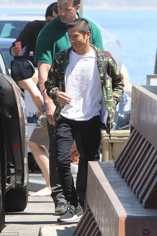 3FCBE4A100000578 0 image a 40 1493603861734