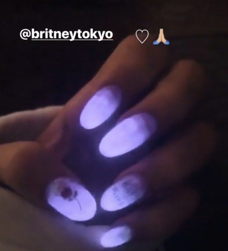 ariana manikiour sto skotadi