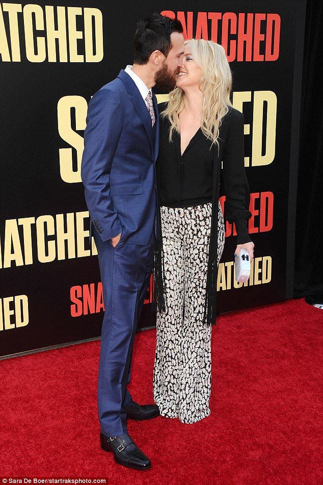 402E8A0E00000578 4494316 image a 29 1494470648304