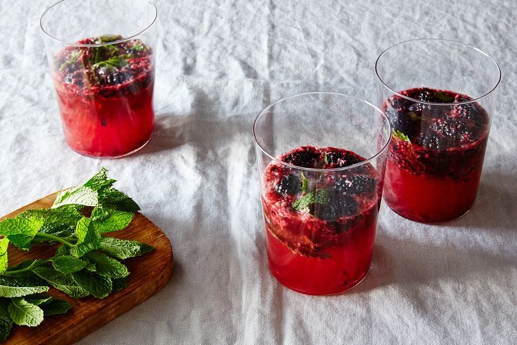 b0aaf322 9216 48b4 970c 2e6132f4fa9a 2015 0622 blackberry ginger ale mojito james ransom 047