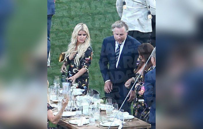 jessica simpson pregnant baby bump dress wedding 08