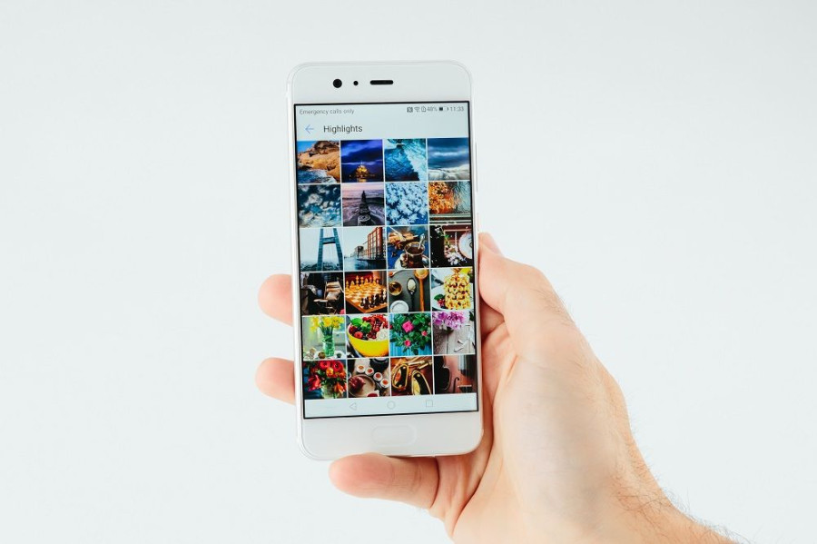 P10 gold in hand highlights gallery