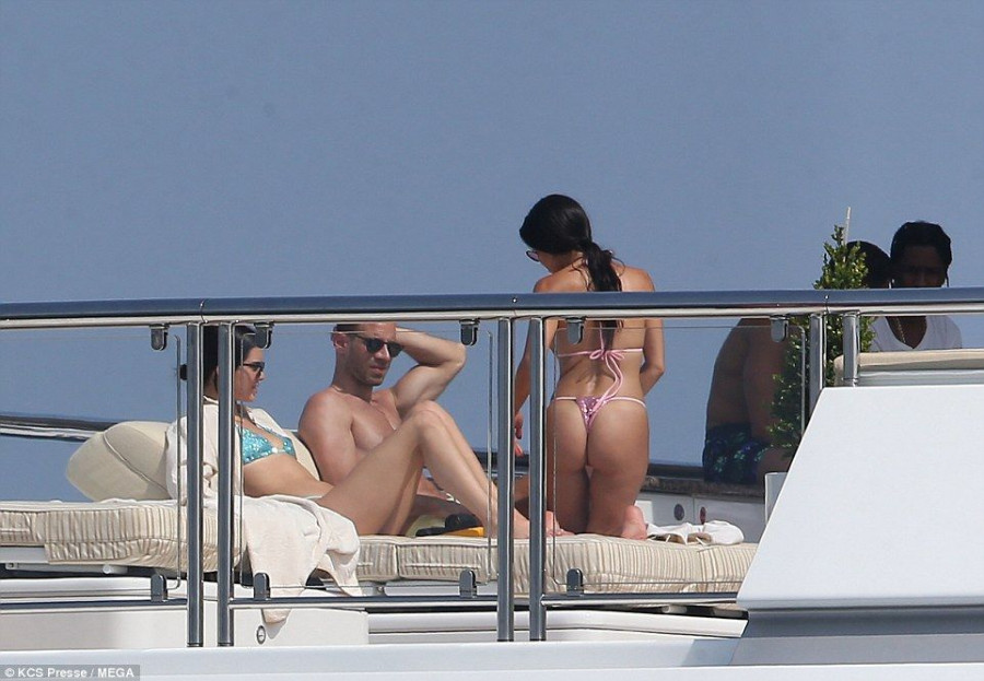 40C94E1700000578 4541990 image a 138 1495725598256