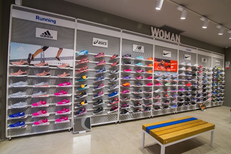 Ground floor Shoe Wall Woman copy copy