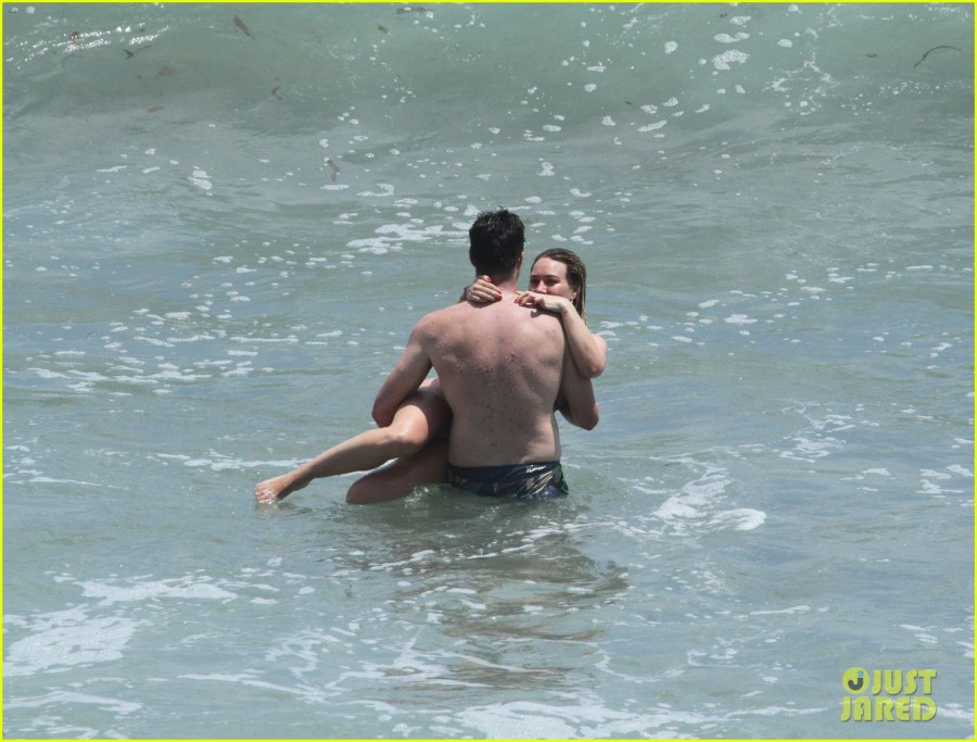 hilary duff flaunts pda with ely sandvik 05