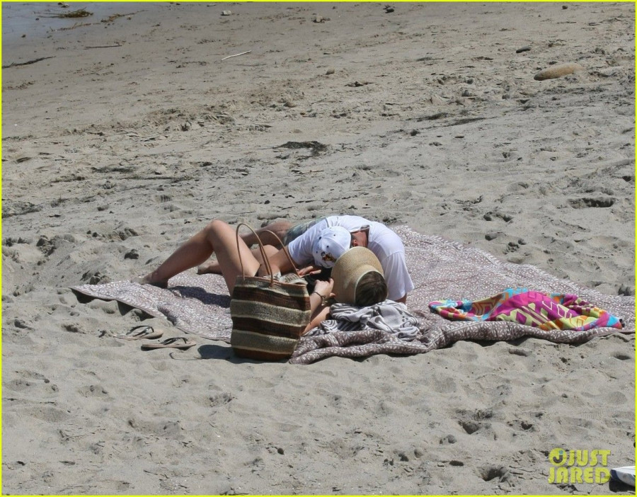 hilary duff flaunts pda with ely sandvik 05a