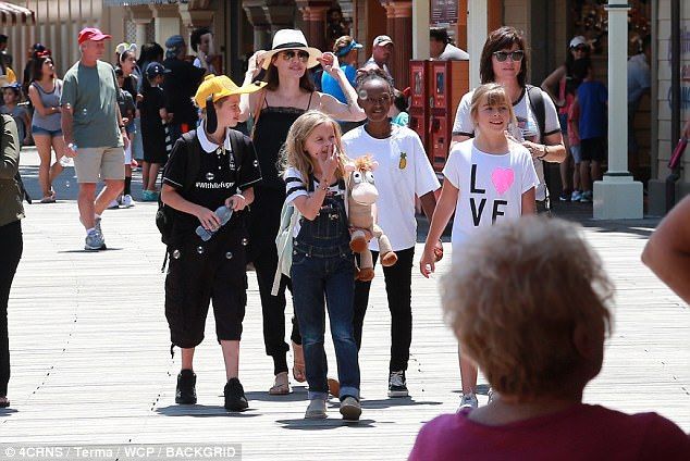 424492D300000578 0 image a 7 1499899356987