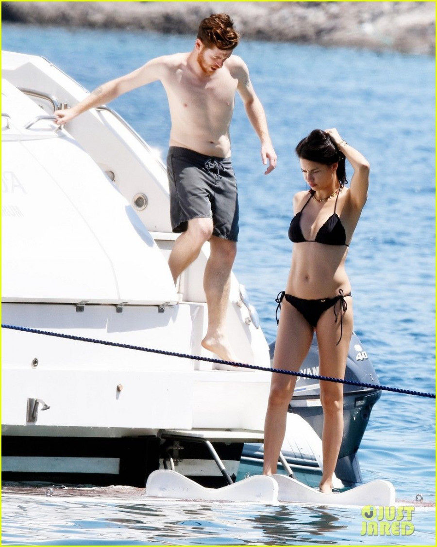 adriana lima boyfriend metin hara relax on a yacht in turkey 03