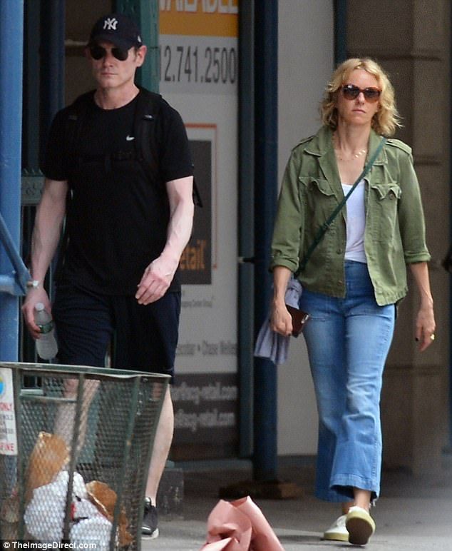 4274DC2200000578 4708162 New couple Naomi Watts and Billy Crudup spotted together for fir m 22 1500400234650