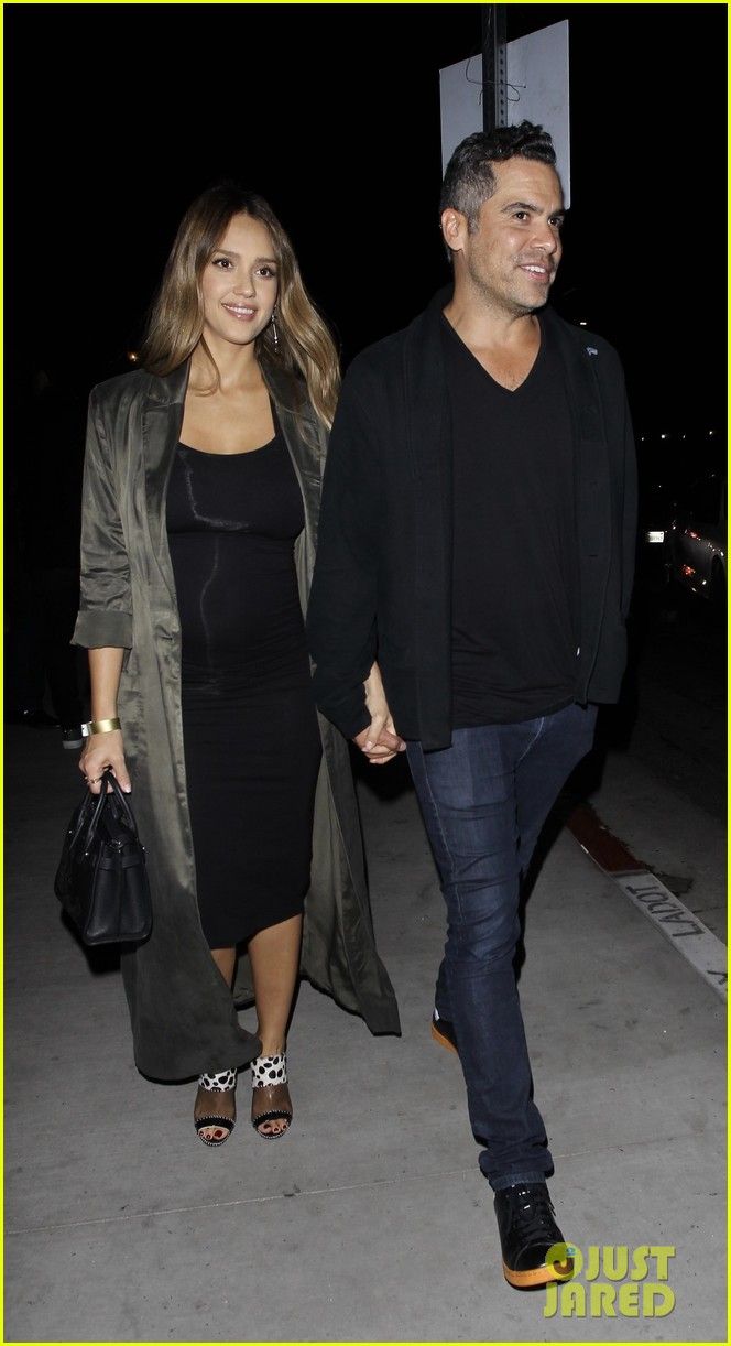 pregnant jessica alba displays tiny baby bump in form fitting dress 03