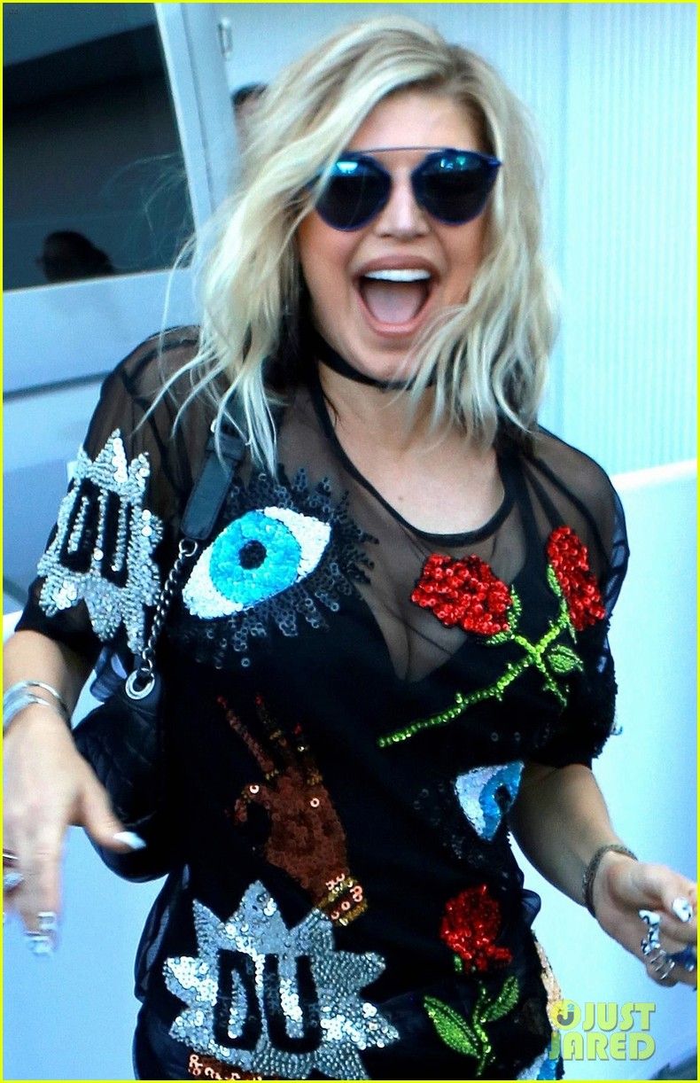 fergie steps out after divorce news 01