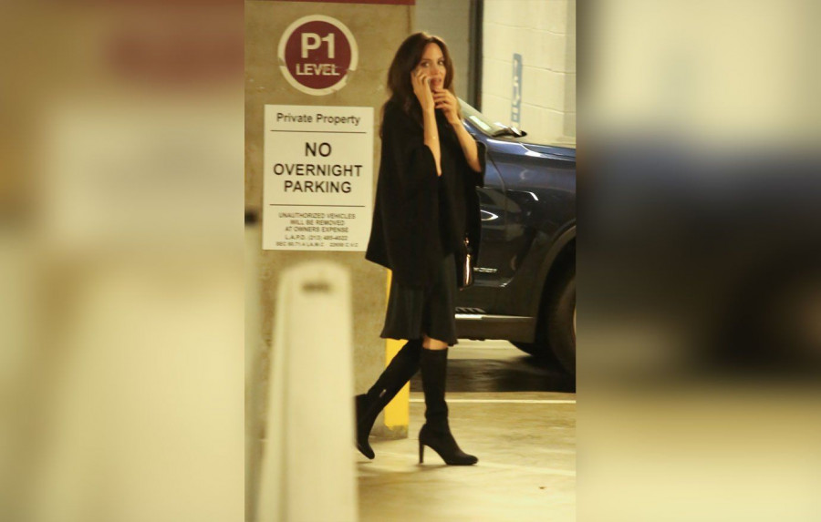 angelina jolie meets fans despite her insomnia battle 029