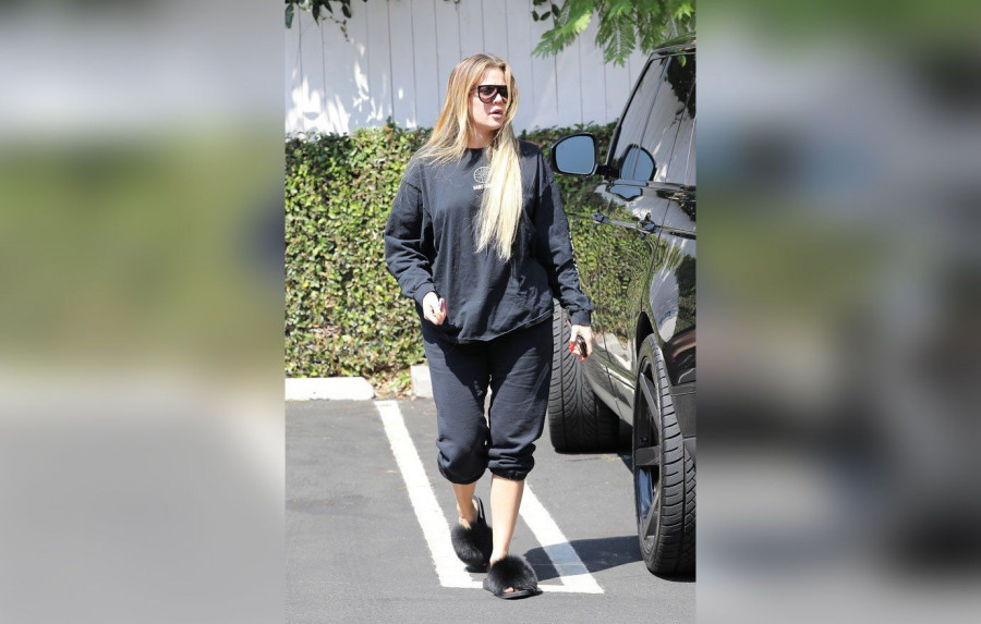 khloe kardashian pregnant baby bump 02