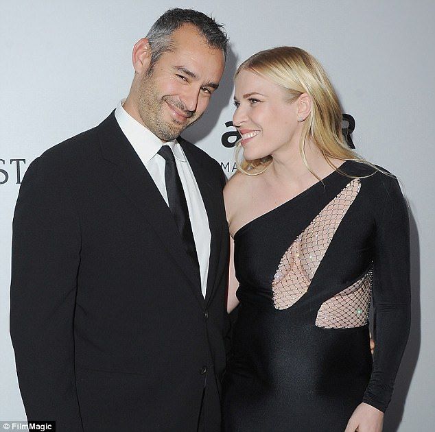 4550953300000578 4979936 Happy The singer 35 looked over the moon as she and her hubby cr m 26 1507972115282