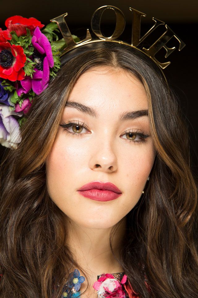 designer Dolce gabbana latest makeup trends deep cherry red lipstick fall winter 2017 2018