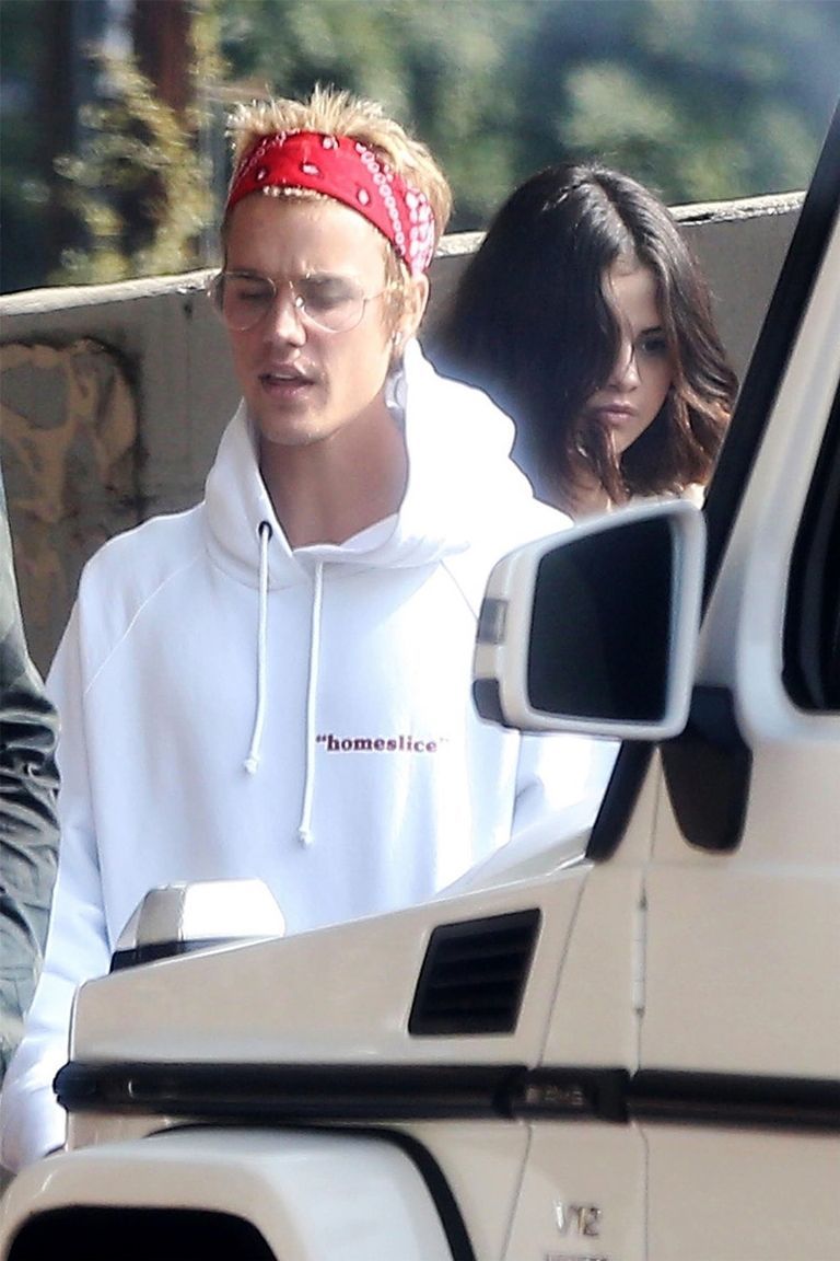 hbz justin bieber selena gomez backgrid embed 1509398878