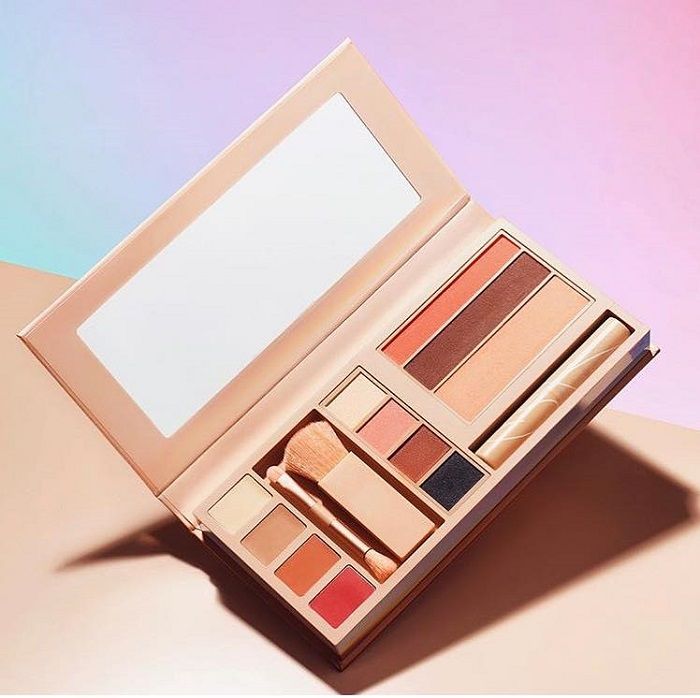 Gigi and Maybelline Collaborated On A Capsule Collection 5