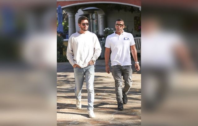 scott disick lunch with friends sophia richie split 47