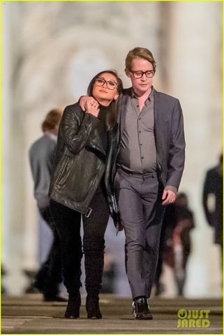 macaulay culkin brenda song look so in love in new photos 01