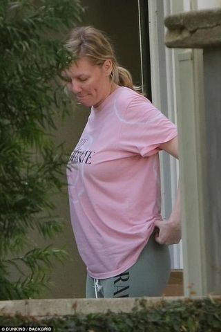 472CBEF600000578 0 image a 2 1512896652872