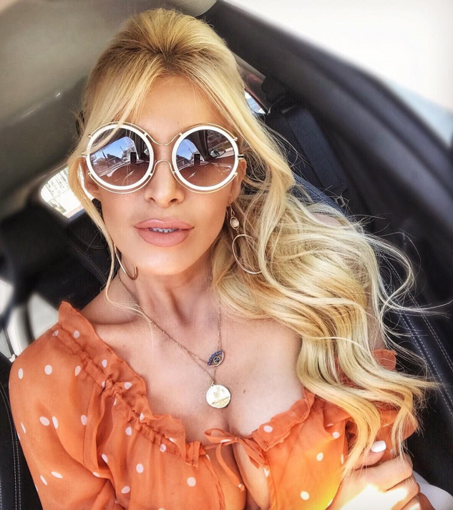 kainourgiou sexy photo