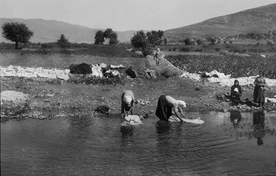 gynaikes kai potamia 2