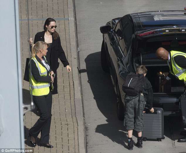 4C5D043D00000578 5741685 image a 23 1526578644218