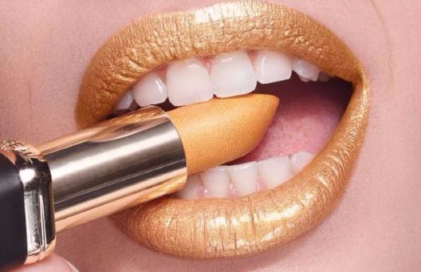 1477559465 gold lips