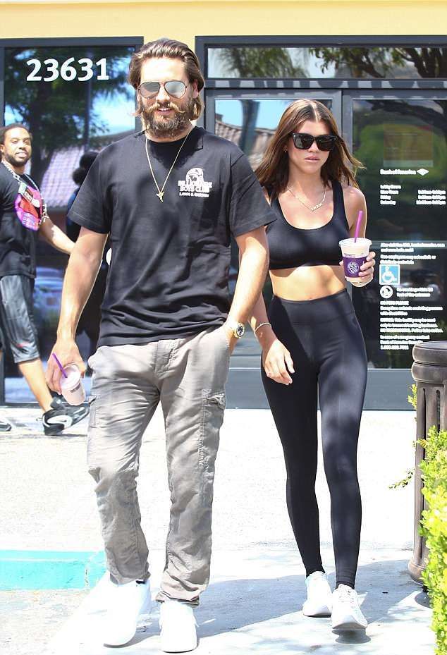 4CEAC83900000578 0 image a 102 1528165455735