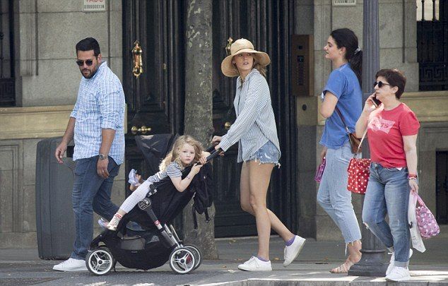 4D9C35E300000578 0 image a 49 1529930862319