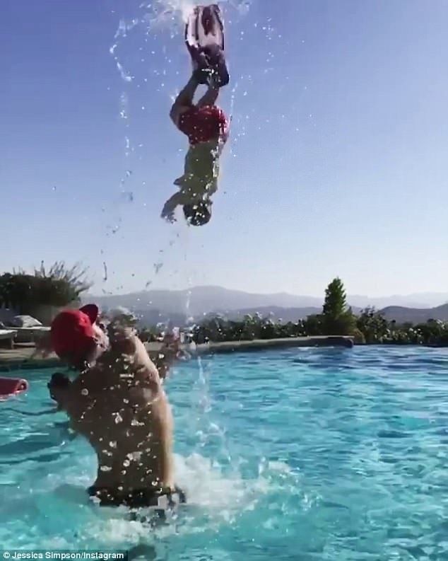 4DAA711D00000578 5889037 image a 72 1530049701500