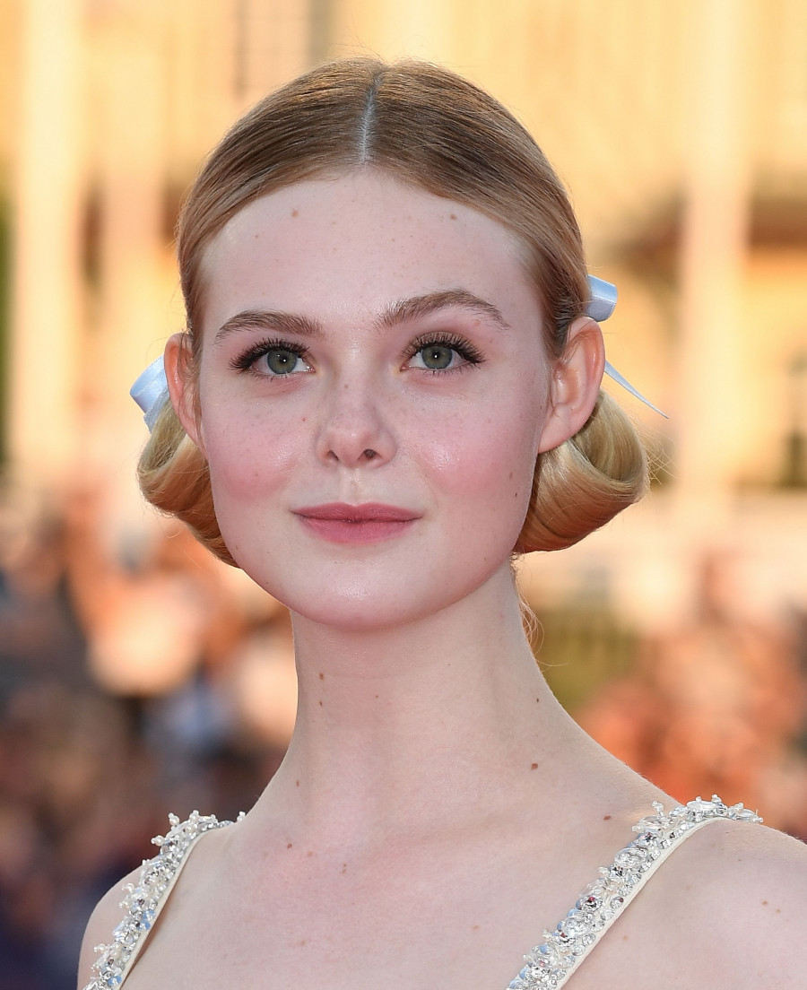 elle fanning kokkino xali kotsidakia