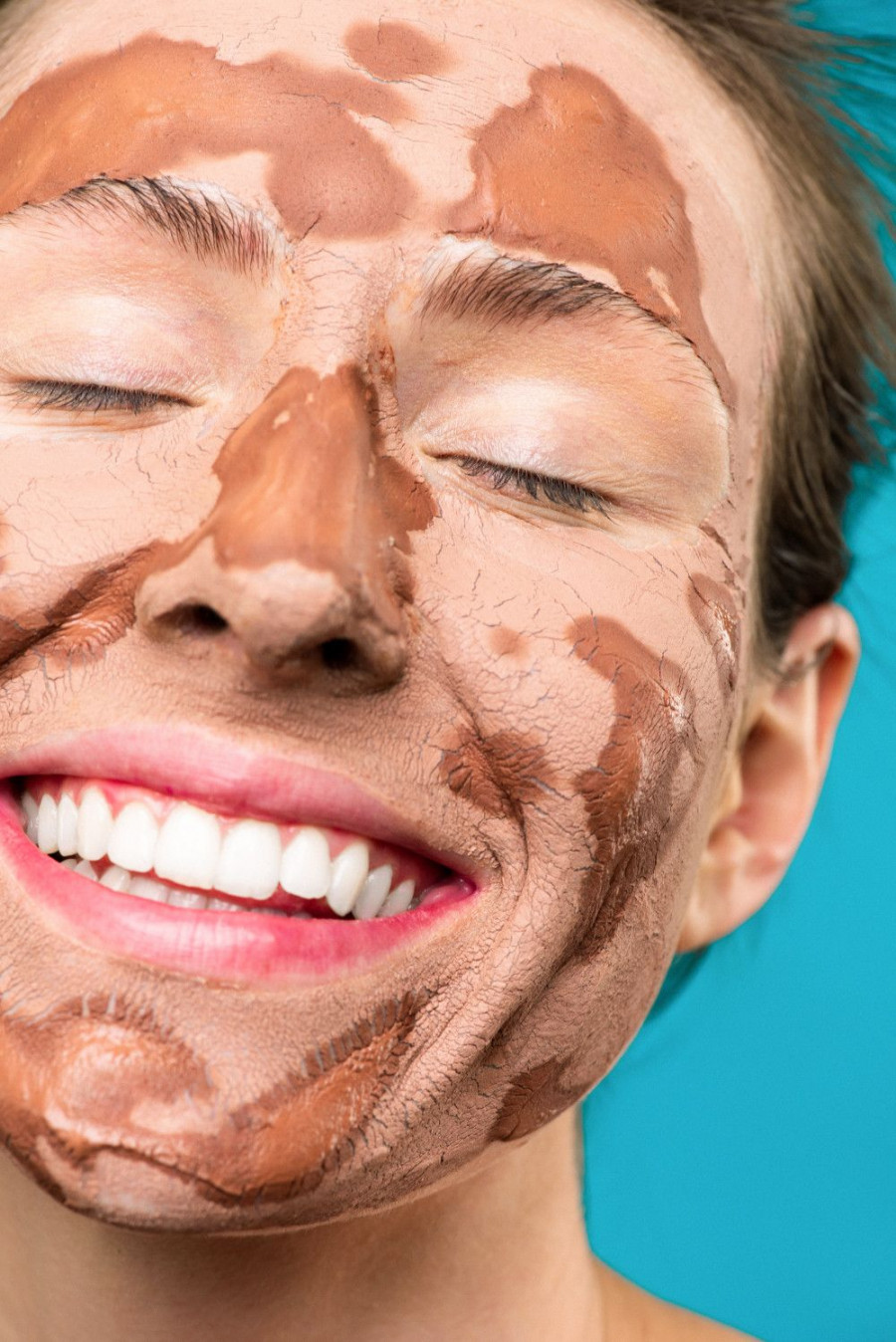 woman with clay mask 3762657