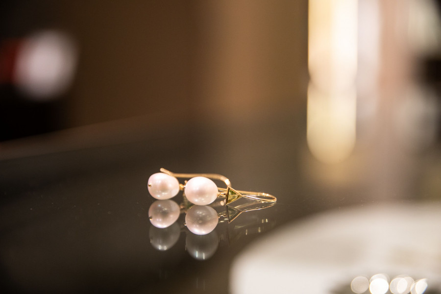 Pantheroudakis skoularikia me margaritaria