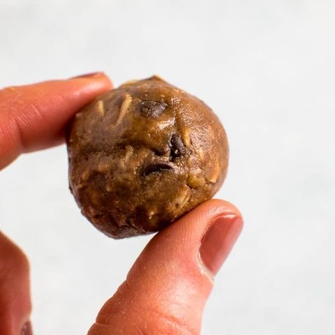 chocolate peanut butter energy bites 670x670