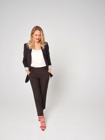 dora makrigianni antenna synenteyksi