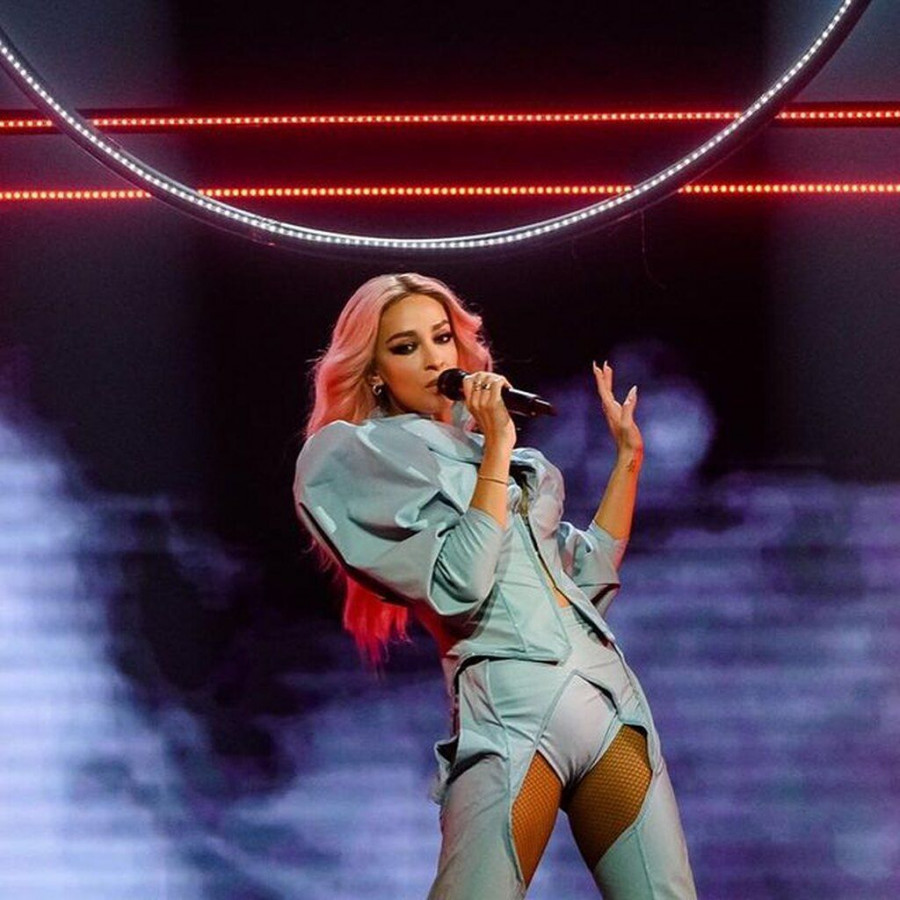 Ιδανικά θα ήθελα να έχω ήδη δύο παιδιά. Το θέλω πάρα πολύ, ιδανικά θα ήθελα να έχω γίνει μητέρα. 