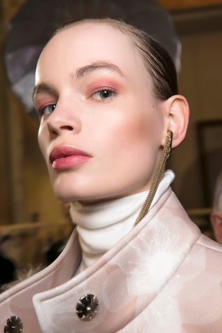 monoxrwmatiko make up