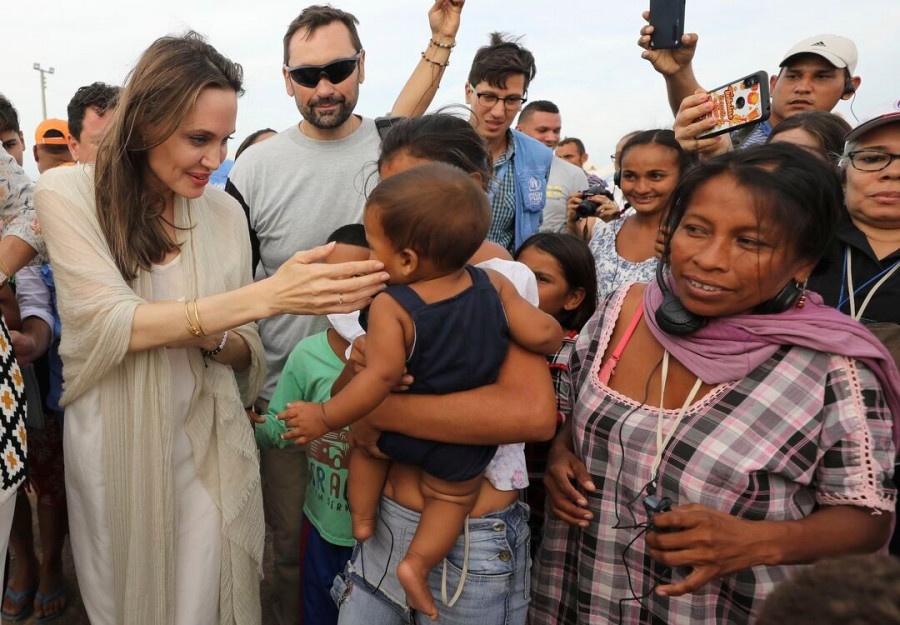 angelina jolie hospital5