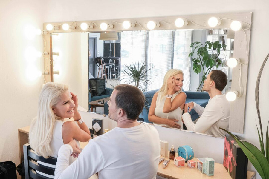 estee lauder menegaki