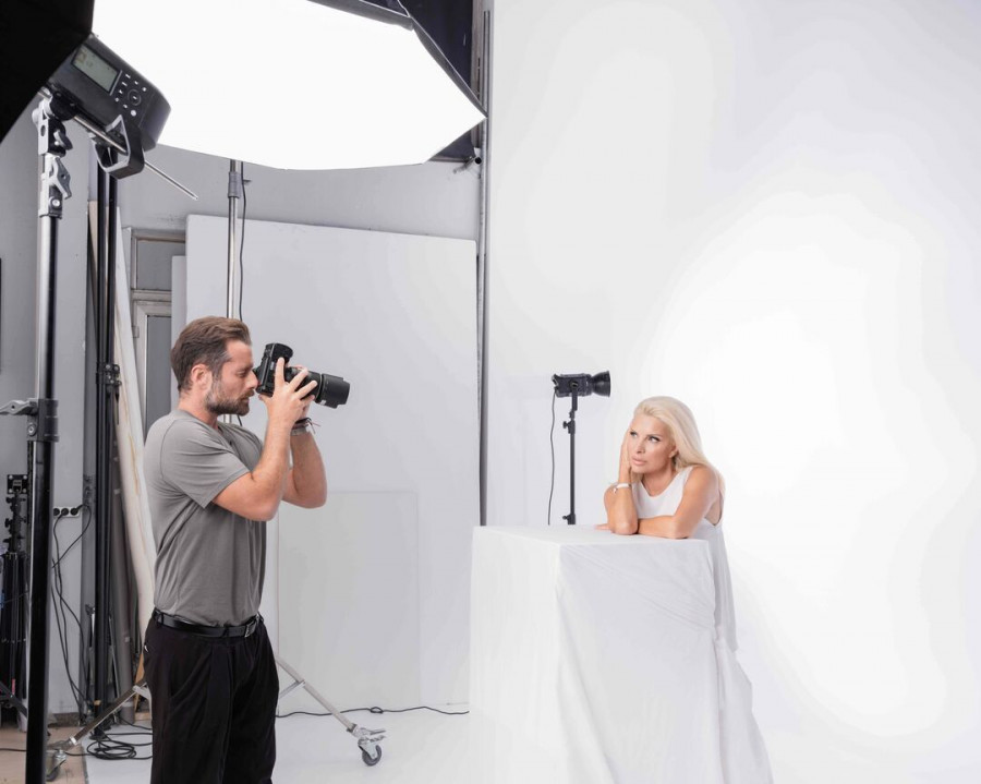 estee lauder presvira menegaki